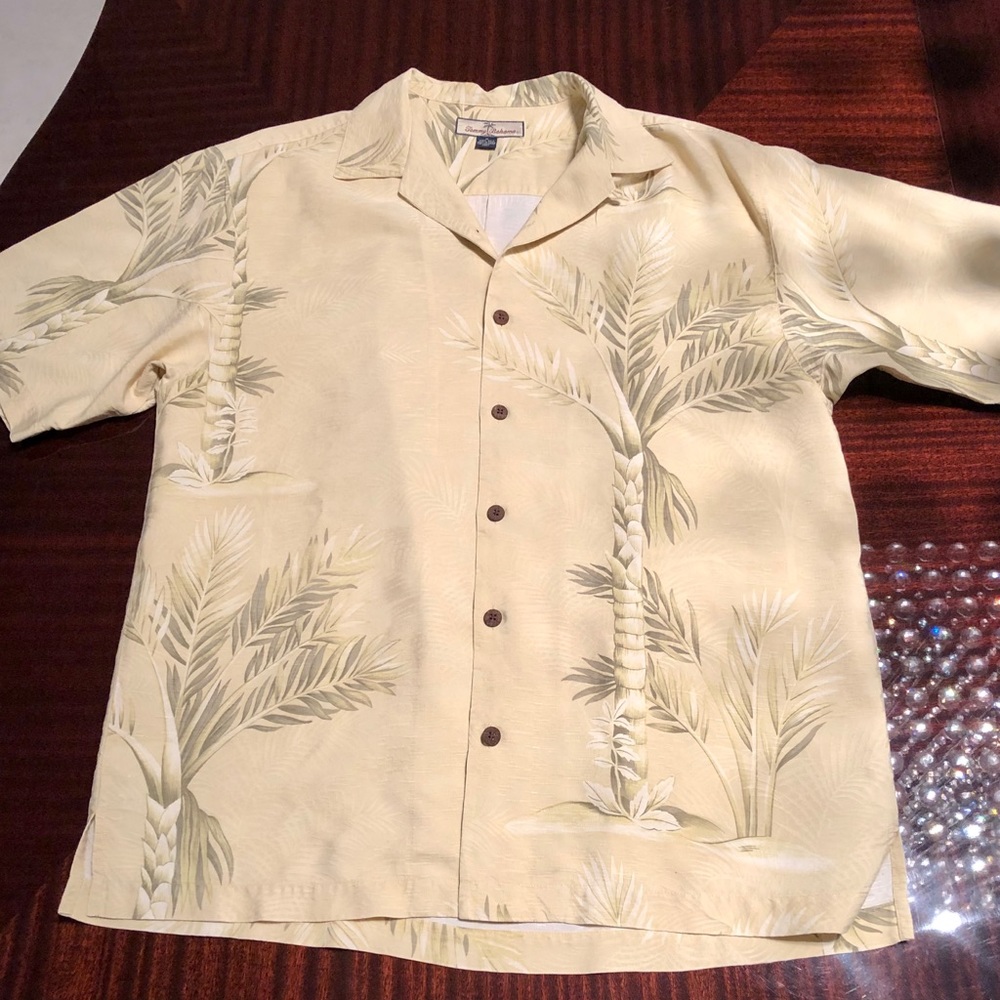Tommy Bahama Silk Short Sleeve Shirt. Med.